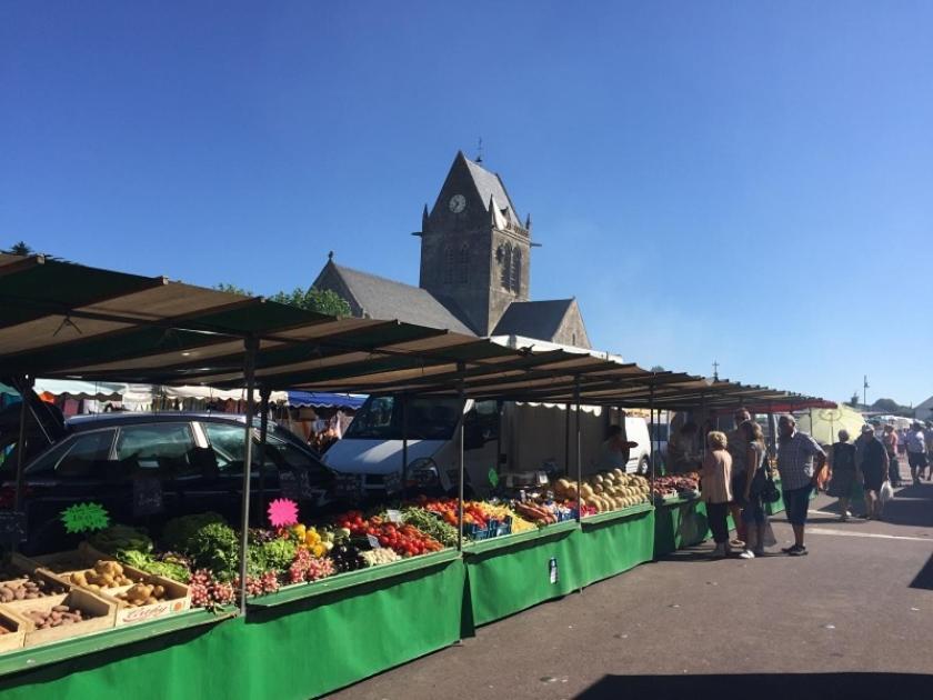 Gite Le C-47 Proche Des Plages Du Debarquement Sainte-Mère-Église Exterior foto